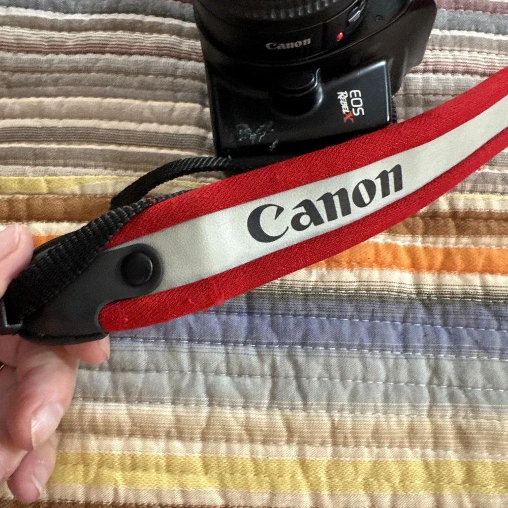 Canon EOS Rebel X 35mm SLR 35-80mm Lens Neck strap Lense Cover Not Tested READ